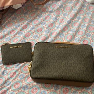 Crossbody MK purse and matching card holder!